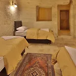 Hostel Garden Cave