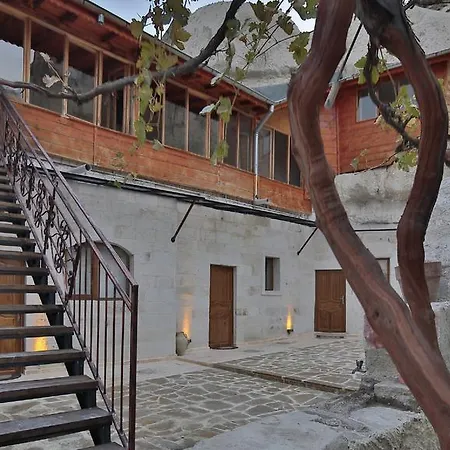 Garden Cave Hostel *