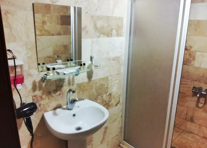 Garden Cave Hostel *